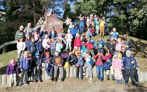 Gruppenfoto der 1. Klassen beim Wandertag